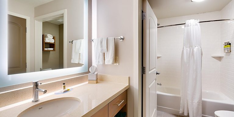 Feaster-Construction-Staybridge-Guest-Bathroom
