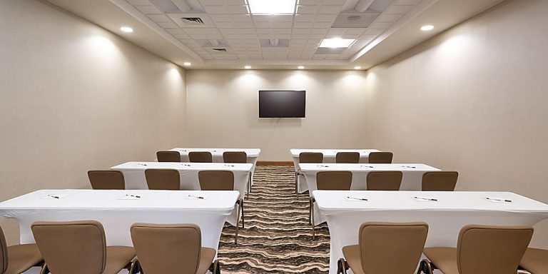Feaster-Construction-Staybridge-Meeting-Room