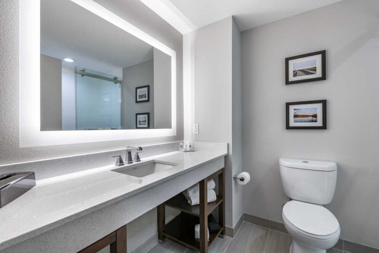 Feasterco-Construction-Comfort-Suites-Guest-Bathroom-2