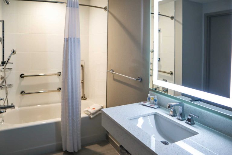Feasterco-Construction-Comfort-Suites-Guest-Bathroom-3