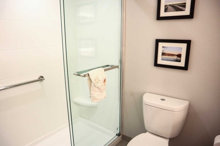 Feasterco-Construction-Comfort-Suites-Guest-Bathroom-4