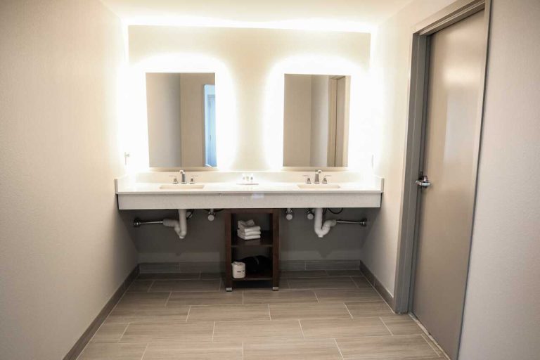 Feasterco-Construction-Comfort-Suites-Guest-Bathroom-5