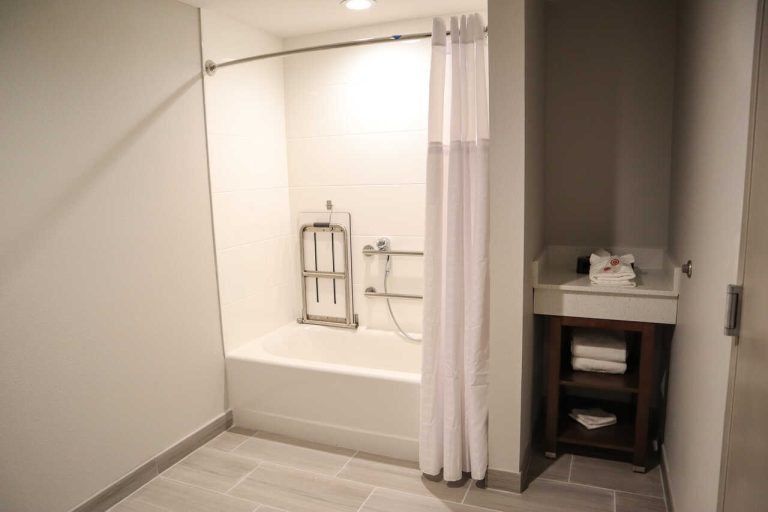 Feasterco-Construction-Comfort-Suites-Guest-Bathroom-6