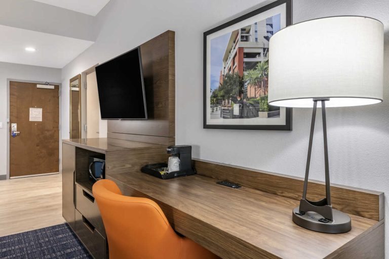 Feasterco-Construction-Comfort-Suites-Guest-Room-2