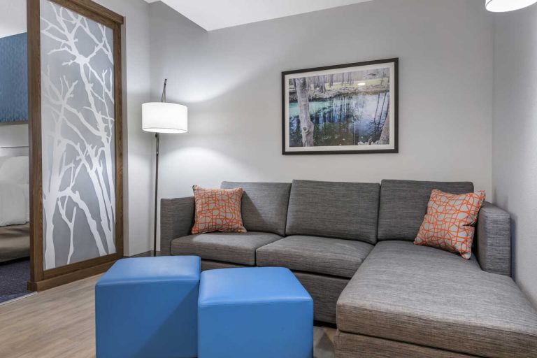 Feasterco-Construction-Comfort-Suites-Guest-Room-3
