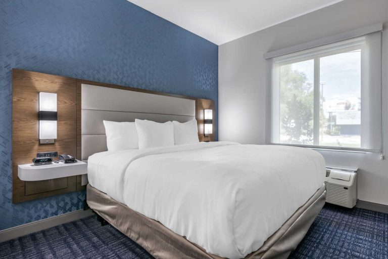 Feasterco-Construction-Comfort-Suites-Guest-Room-4