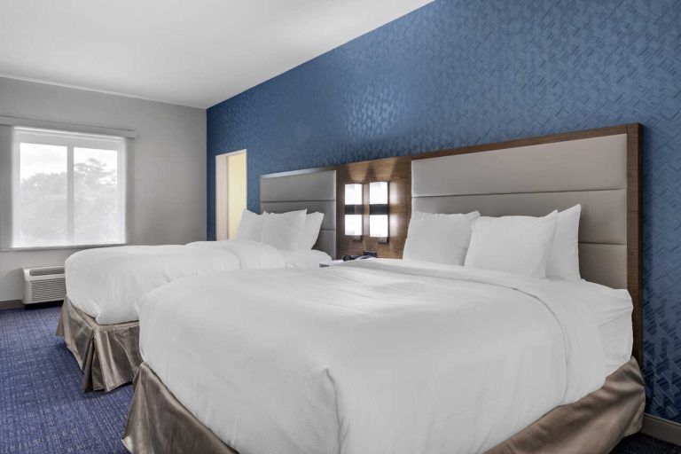 Feasterco-Construction-Comfort-Suites-Guest-Room