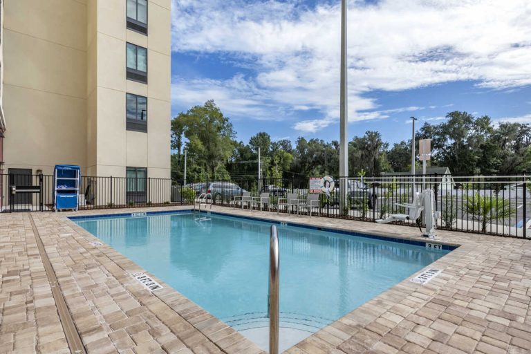 Feasterco-Construction-Comfort-Suites-Pool-Patio-2