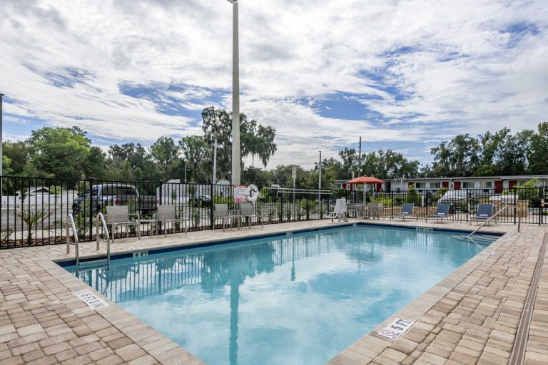 Feasterco-Construction-Comfort-Suites-Pool-Patio